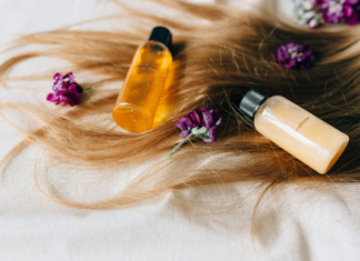 Voici les bienfaits des huiles naturelles pour transformer vos cheveux abîmés : hydratation, réparation et brillance garanties. Utilisez l'huile d'argan, de coco, ou de ricin pour des cheveux nourris et revitalisés en profondeur