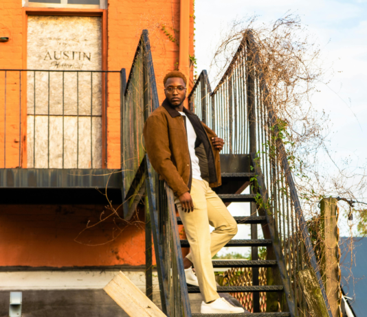 Veste en daim marron avec franges, inspirée du look western