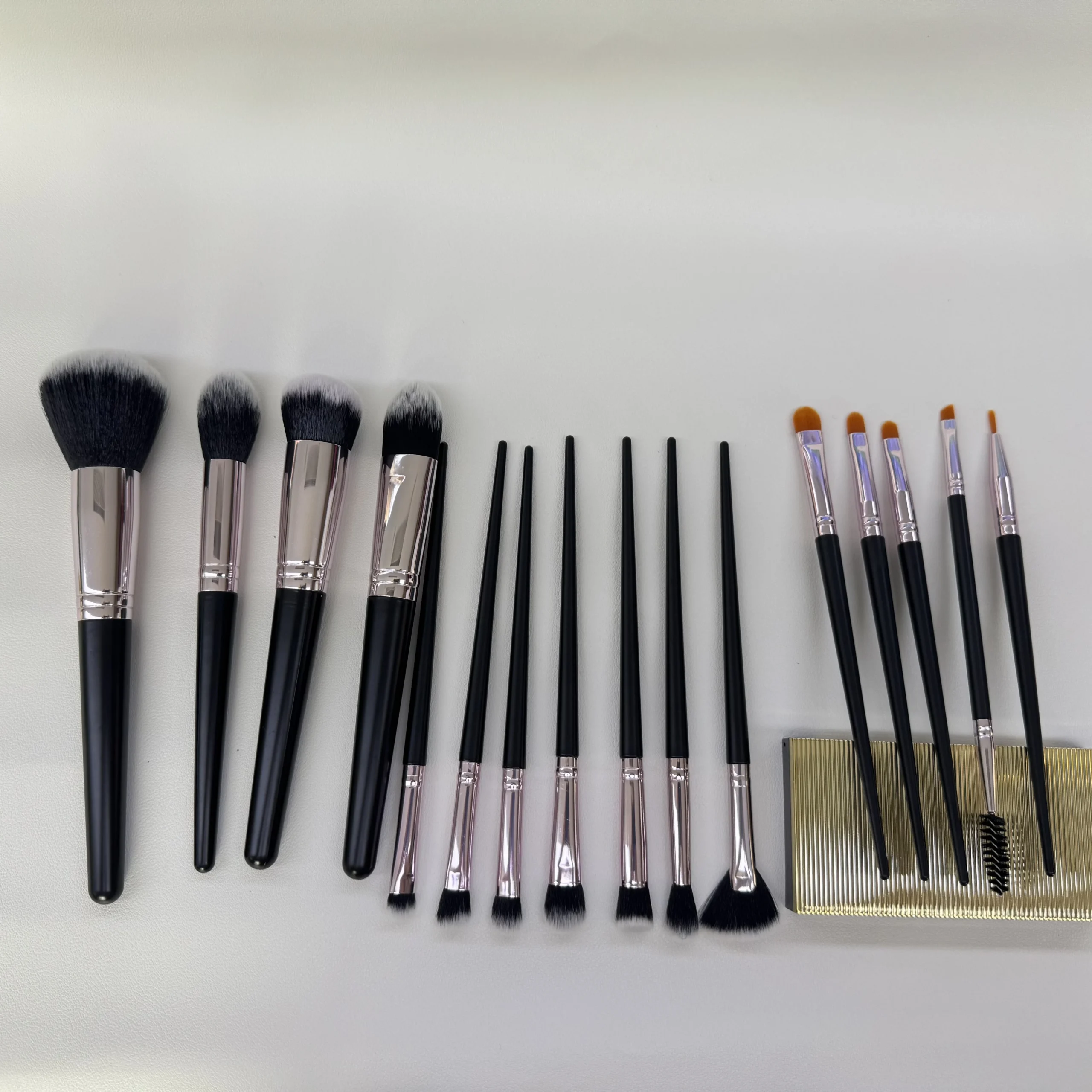 Professional 16-Piece Makeup Brush Set - Image 4
